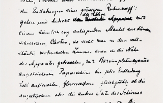 Handgeschriebener Text mit der Überschrift Eine neue Art von Strahlen von W.C. Röntgen